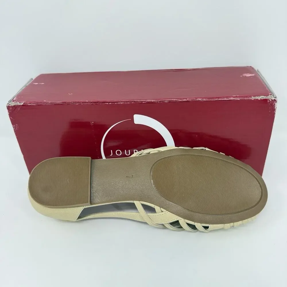 Journee Collection Ekko Sand Flats Sand Nubuck Women’s Size 7